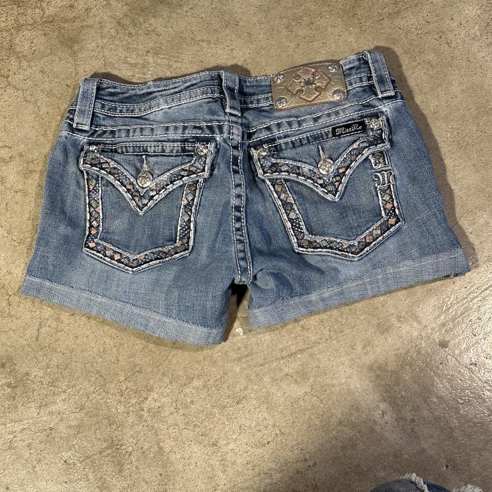 Miss Me Low Rise Gold Patch Embroidered Pocket Shorts Size 28