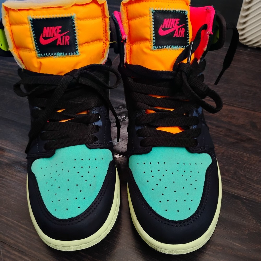 Size 6y  7.5 Women's- Jordan 1 Retro High Tokyo Bio Hack