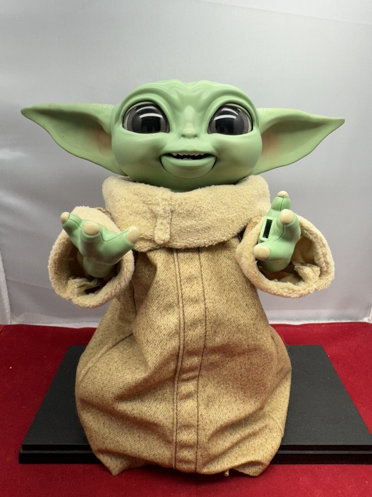 Hasbro 2021 Star Wars Mandalorian Child Animatronic 9