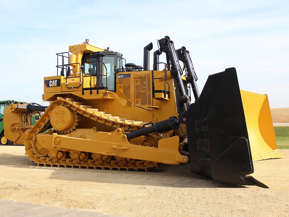 2024 Caterpillar D11T Bulldozer Crawler Tractor 24x36 Poster