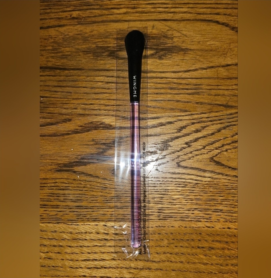 Wingme Cosmetics All Over Shadow Makeup Brush New Unused $18 MSRP  