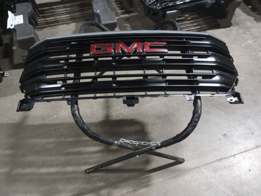 Grille Center Elevation Red Emblem Fits 22-23 SIERRA 1500 PICKUP 2967583