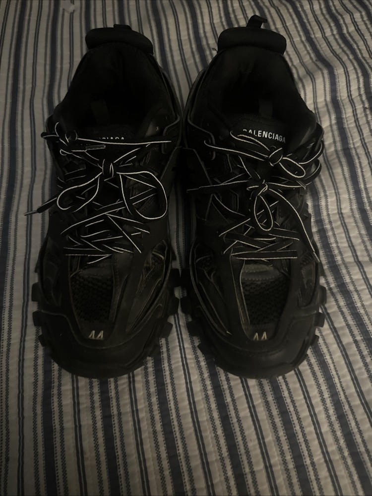 balenci, real got them from a mall in TX, they include the original charger