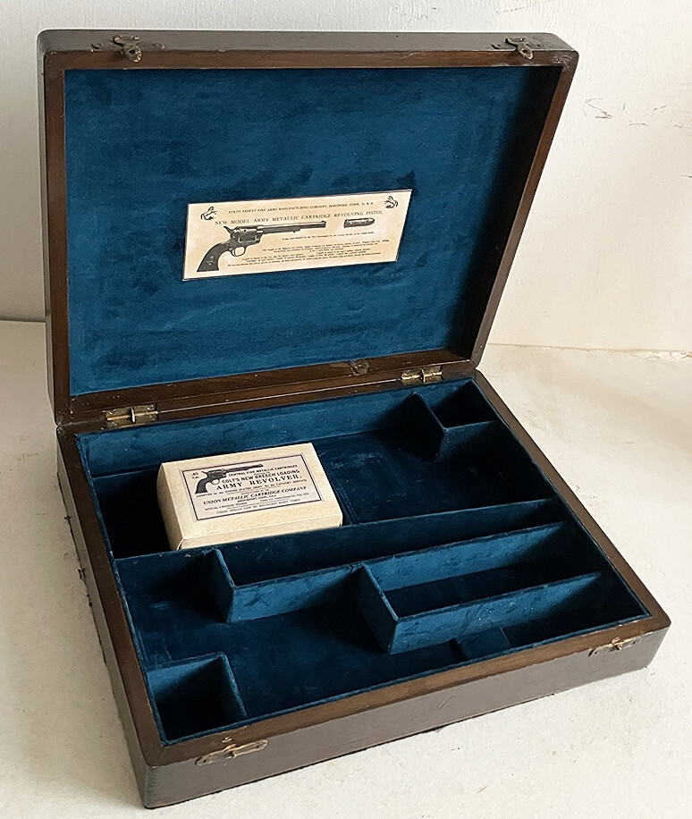 ANTIQUE CASE TO TAKE A PAIR OF COLT SAA REVOLVERS PISTOLS GUNS (7.5 Barrels).