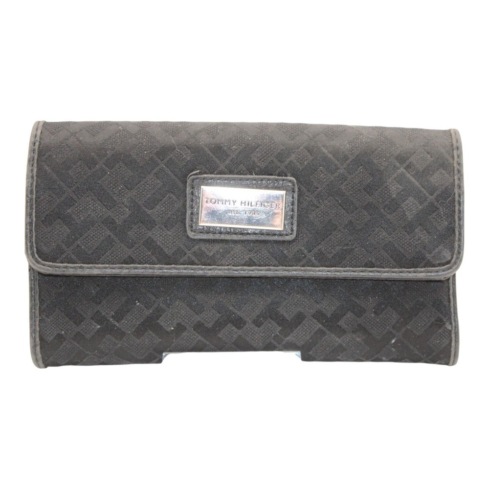 Tommy Hilfiger Black Tri-Fold Wallet with Zipper Pocket and Multiple Card Slots - Sleek and Functional Design