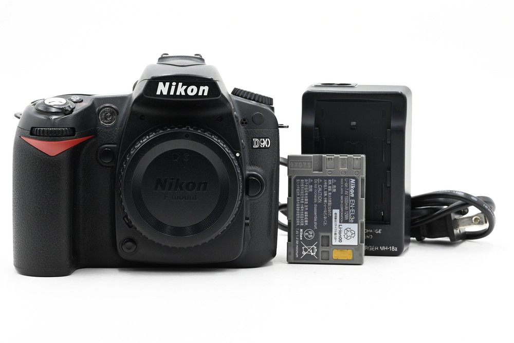 Nikon D90 12.3MP Digital SLR Camera Body #959