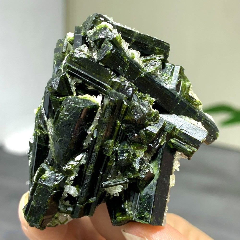 126G Rare!! Natural green tourmaline quartz crystal cluster mineral specimeno