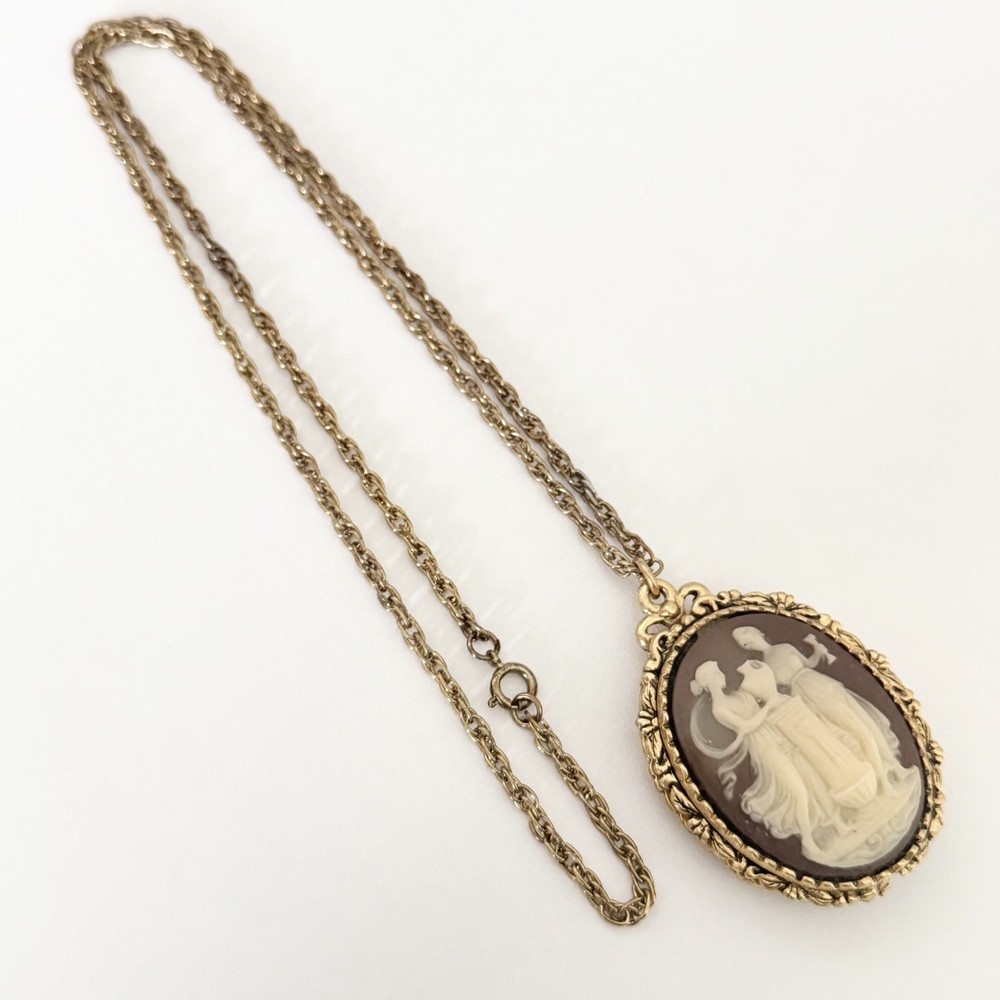 Vintage Three Graces Cameo Resin Carved Perfume Sachet Locket Gold Tone Necklace