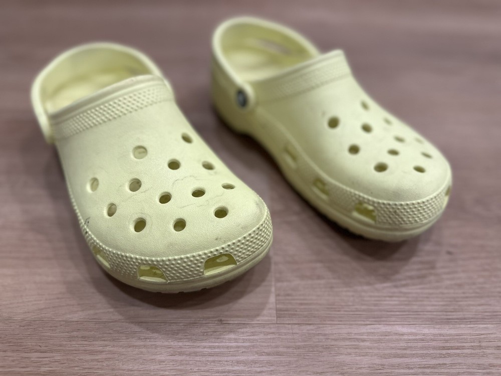 Crocs Adult Classic Clogs in Bright Sunflower Yellow Size W9/M7