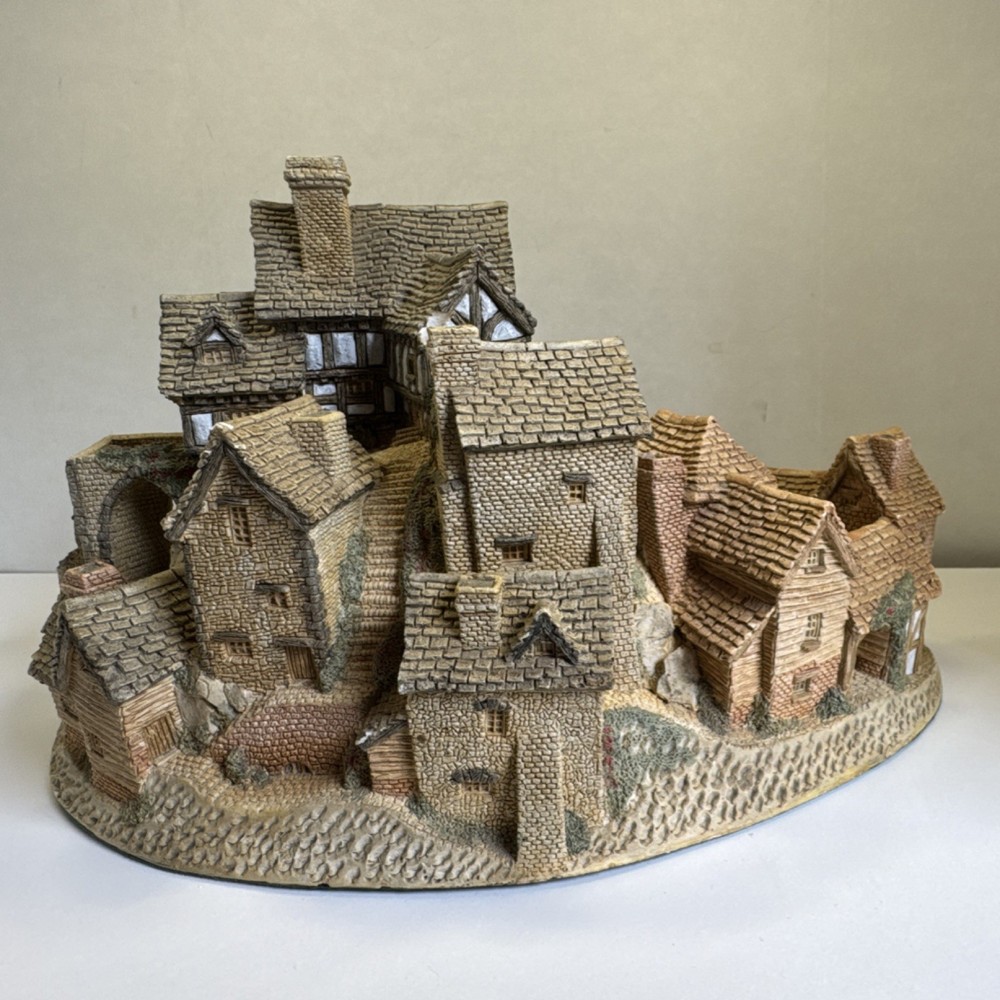 David Winter The Village Handmade Hand Painted Ceramic Village House 1981