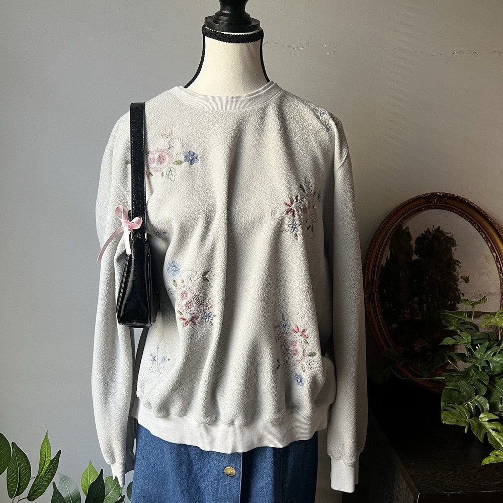 Vintage Floral Embroidered Sweatshirt Pastel Cottagecore Crewneck Pullover 90s