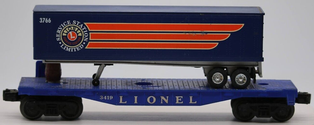 Vintage Lionel O Gauge Flat Car 4319 with Service Station 3766 Trailer