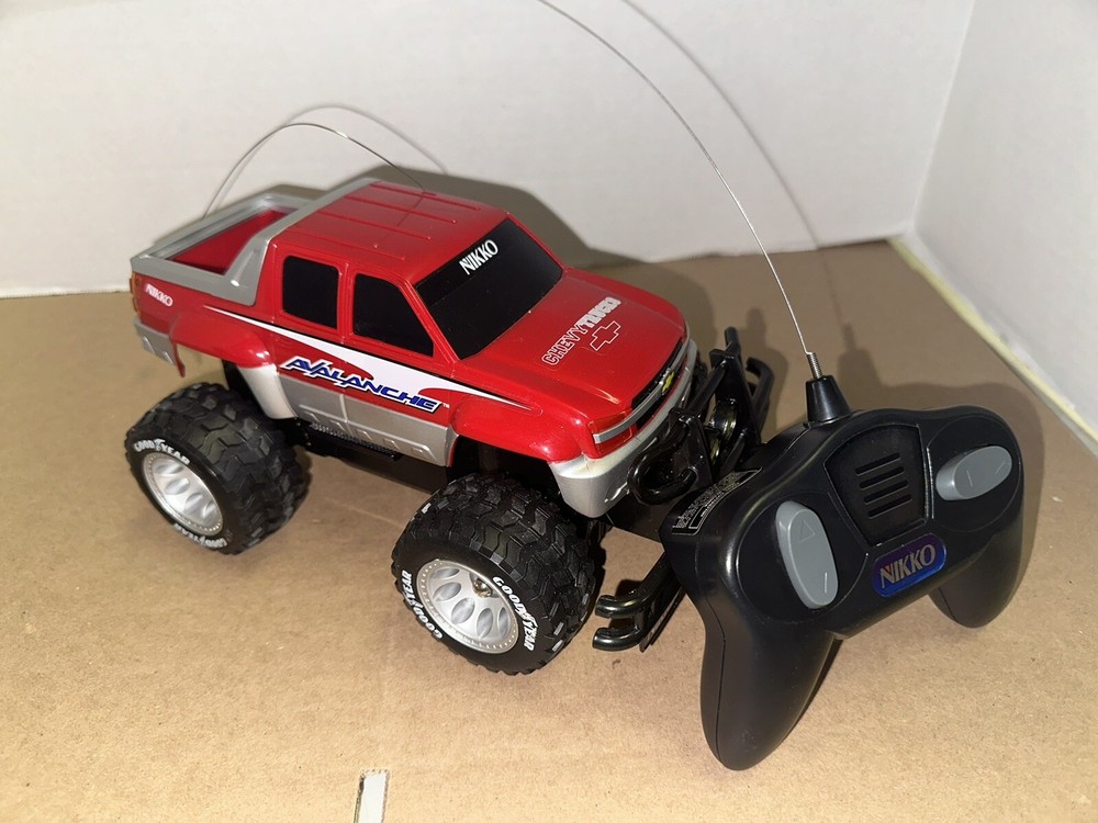 Nikko Chevy Avalanche Radio control Rc Truck W/Remote control & battery FAST