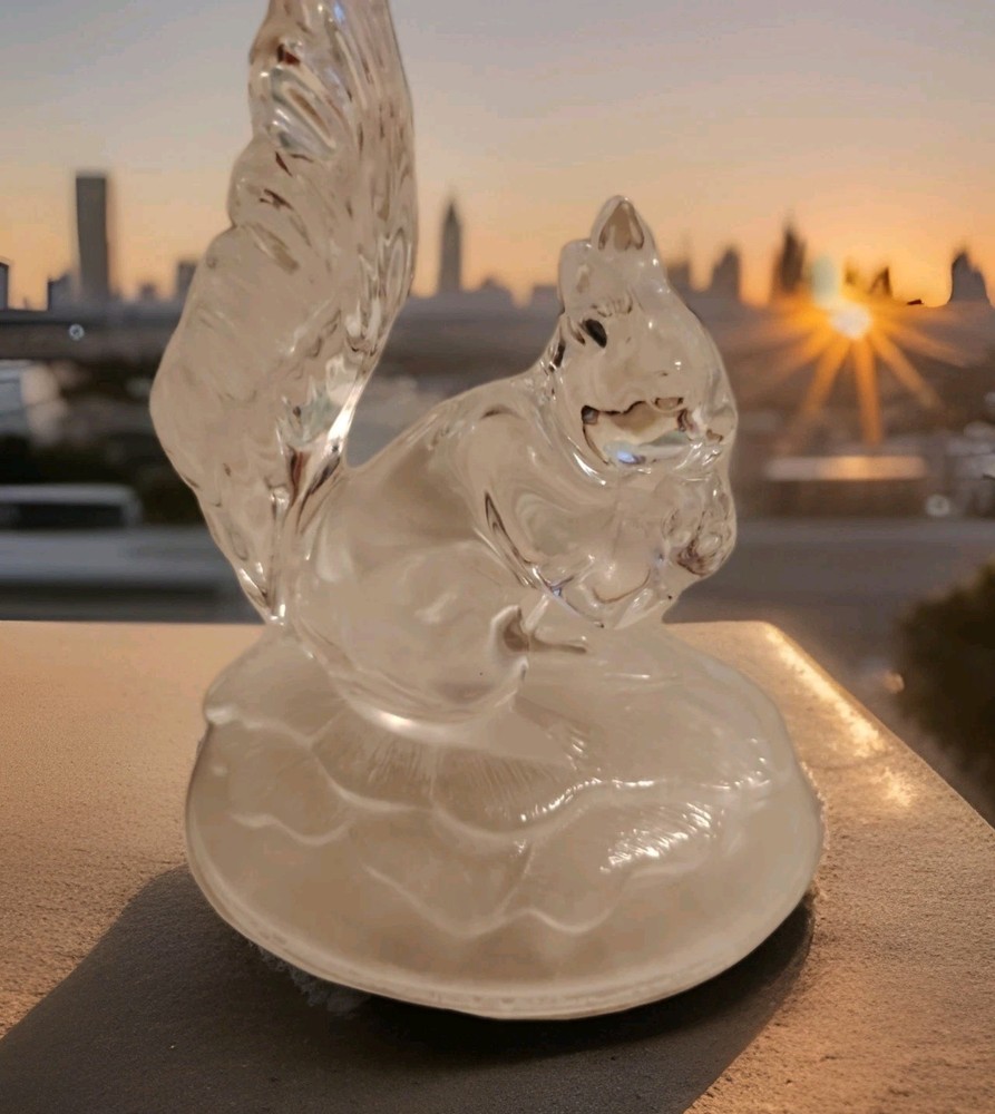 Cristal d'Arques French lead crystal squirrel figurine