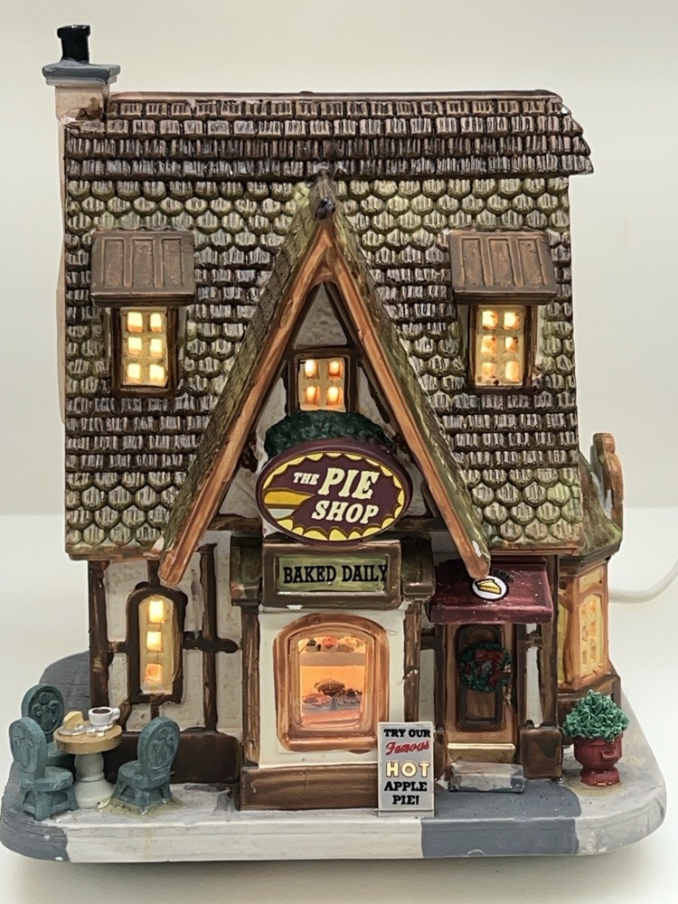 Lemax Signature Collection The Pie Shop #75258  Retired 2017 Michael’s Exclusive