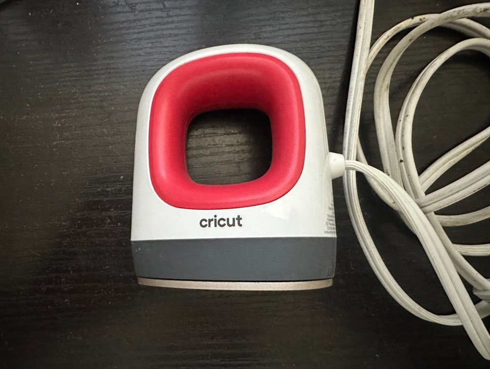 Cricut Easy Press Mini | Raspberry- Compact Heat Press