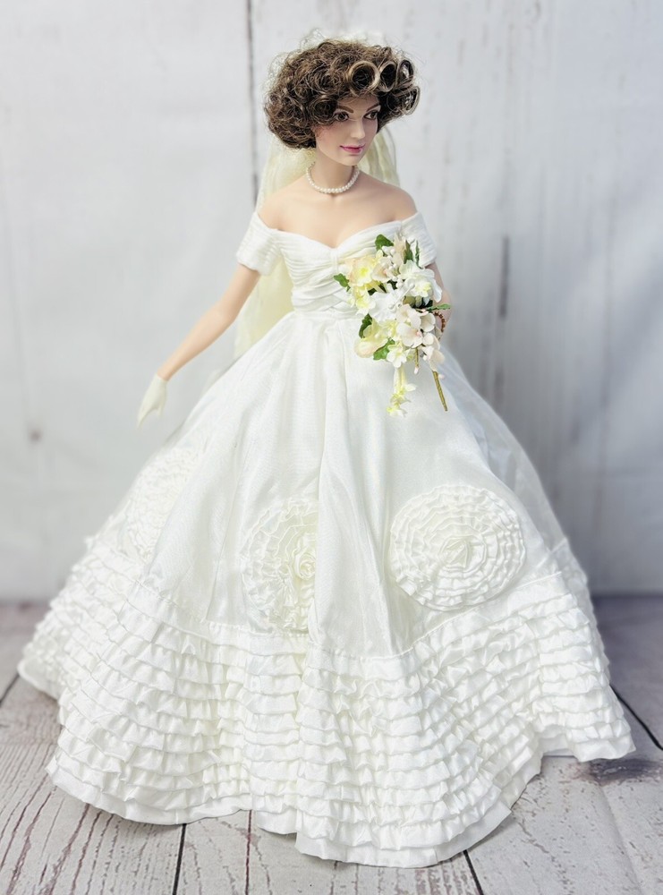 Vintage 1996 Franklin Heirloom Mint Jackie Kennedy Wedding Dress Porcelain Doll