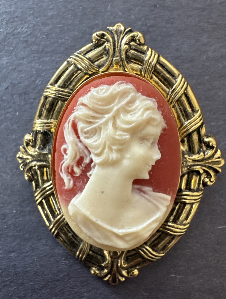 Vintage Victorian-style Cameo Brooch - coral enamel on gold tone plated metal