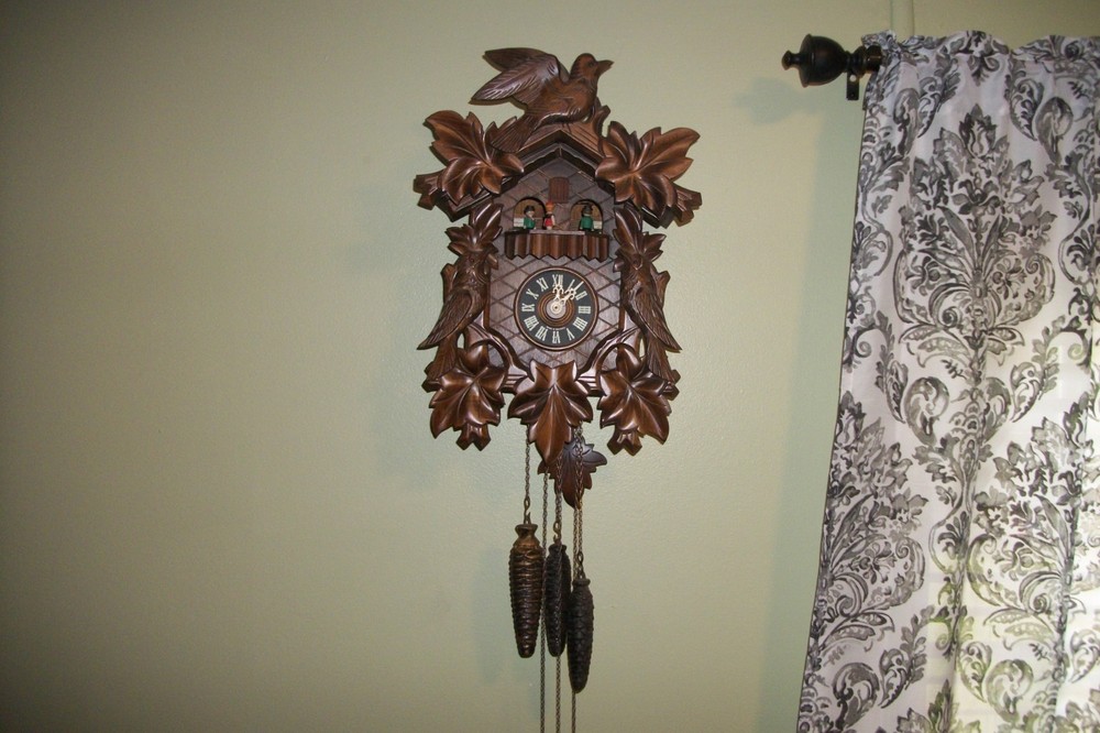 Vintage Black Forest 1-Day Cuckoo Clock with Music and Dancing Figures