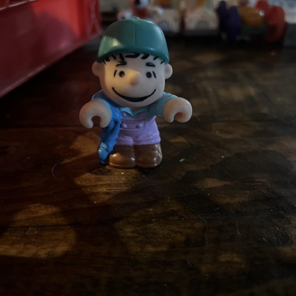 Peanuts Charlie Brown and Linus 2.5 Inch Rubber Toy Figures