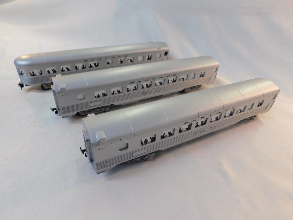 Life-Like Trains HO Scale Passenger Car Set (3), Vista Club, Regal Arms, Pullman