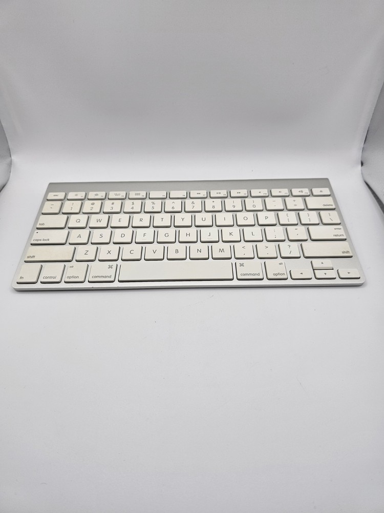 Apple A1314 Wireless Keyboard MC184LL/B - Compact & Bluetooth Enabled  