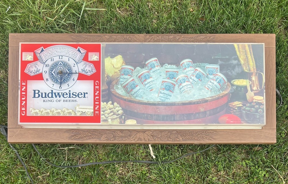 Budweiser King of Beers Clydesdale Light Up Wall Sign - Clock- Beer Cans On Ice