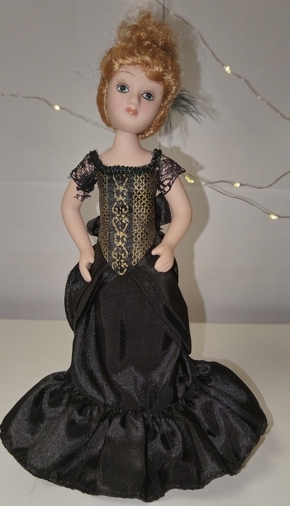 Porcelain doll Isabella Archer from the DeAgostini collection 