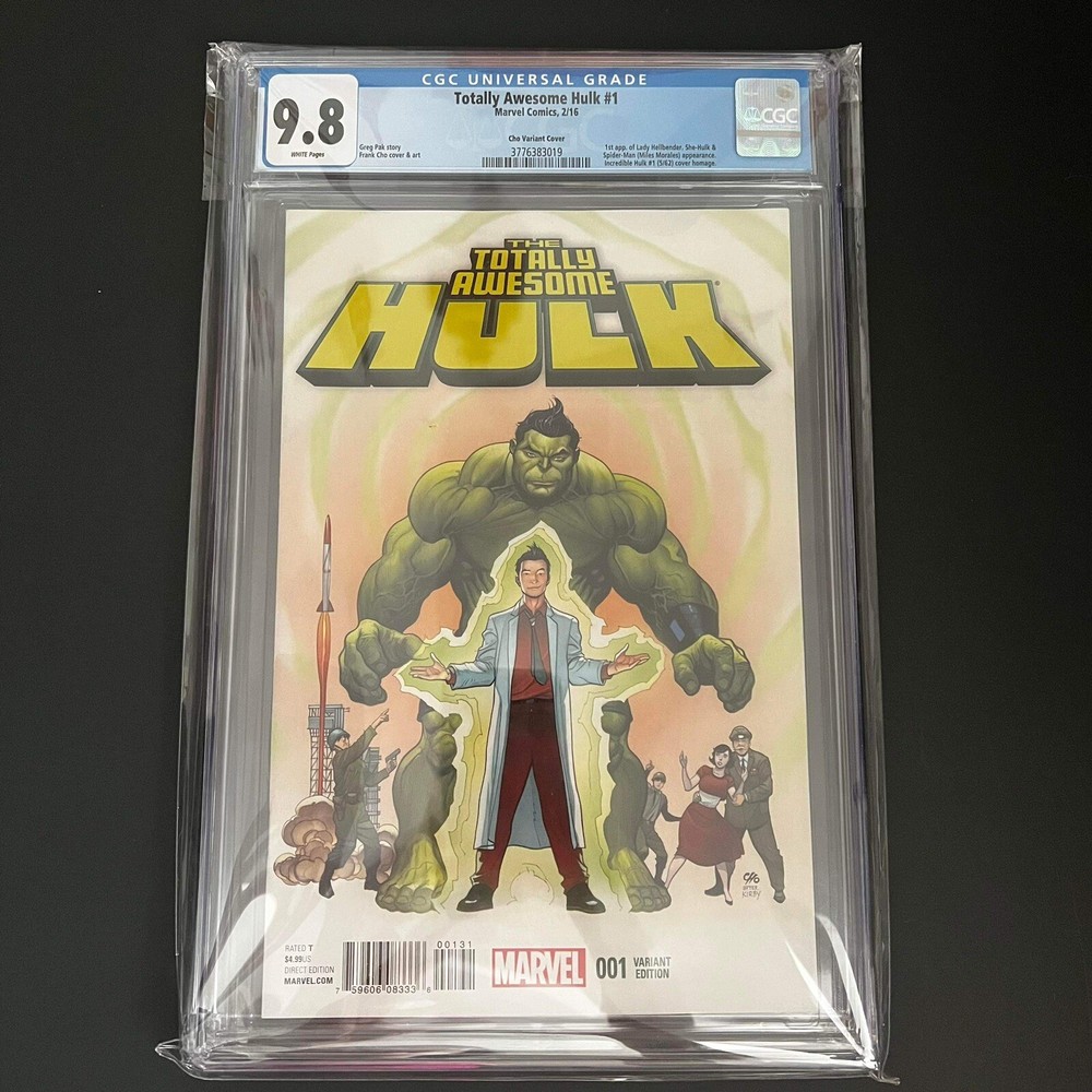 Totally Awesome Hulk #1 Frank Cho Variant 1:25 CGC 9.8 - Marvel Comics