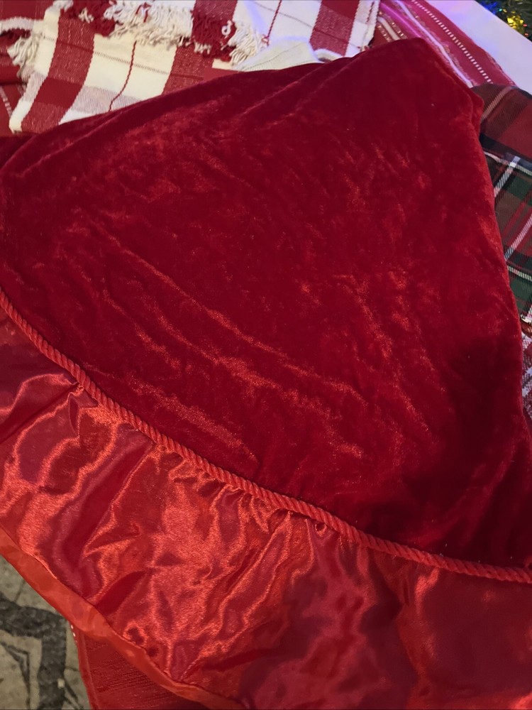 Red Velvet Silk Trim Tree Skirt
