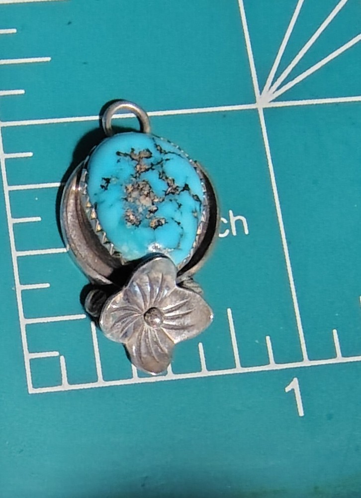 VINTAGE NAVAJO STERLING SILVER & TURQUOISE PENDANT WITH CHAIN