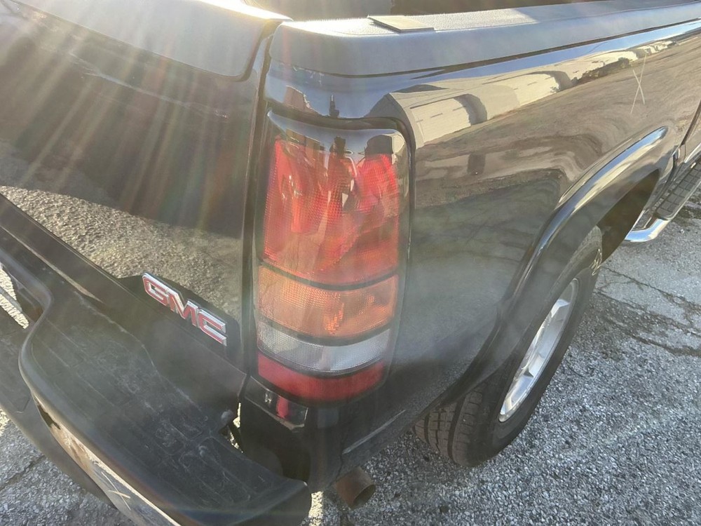 Passenger Side Tail Light for 05-07 GMC Sierra 1500 Classic Style 4739209