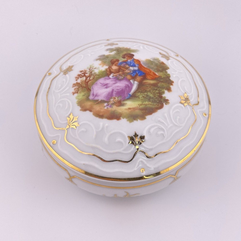 Limoges France Gout de Ville Trinket BOX W/cover Fragonard Courting Couple
