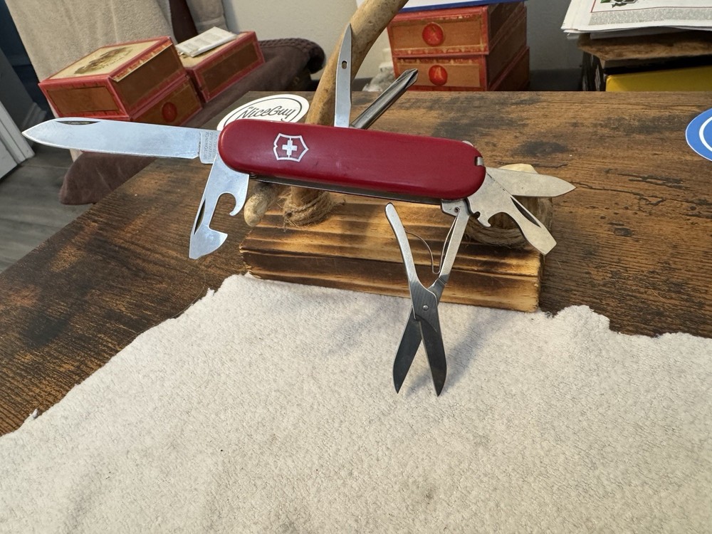 Victorinox Super Tinker Swiss Army Knife - Compact Multi-Tool