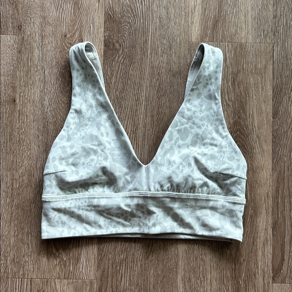 Lululemon Align V-Neck Sports Bra Cheetah Camo Antique White Multi C/D Cup 8