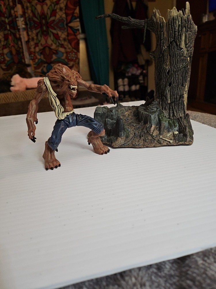 Vintage - McFarlanes Monsters - Werewolf Playset - 1997 - Incomplete - Loose