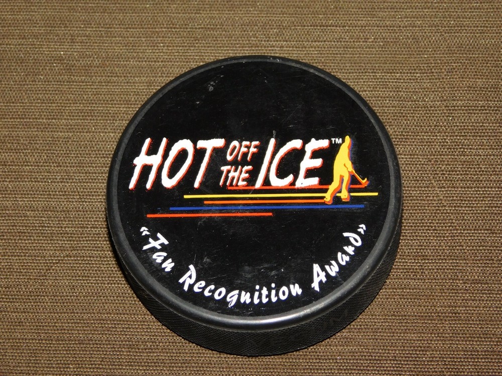 VINTAGE SOUVENIR HOCKEY PUCK SLOVAKIA HOT OFF THE ICE FAN RECOGNITION AWARD