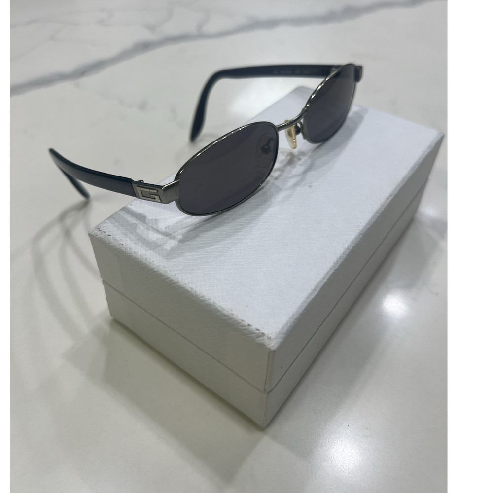 Gucci GG 1640/S Designer Oval Sunglasses Black Frame Gray Lens