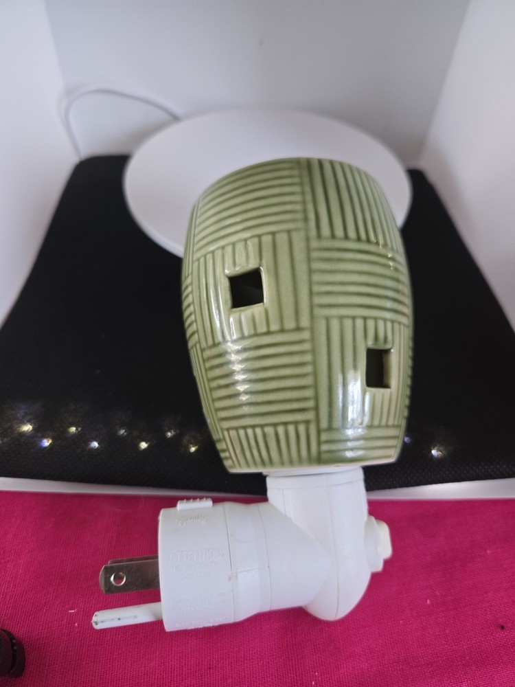 Scentsy Green Bamboo Basket Weave Wall Plug-In Wax Warmer Night Light. Replaced