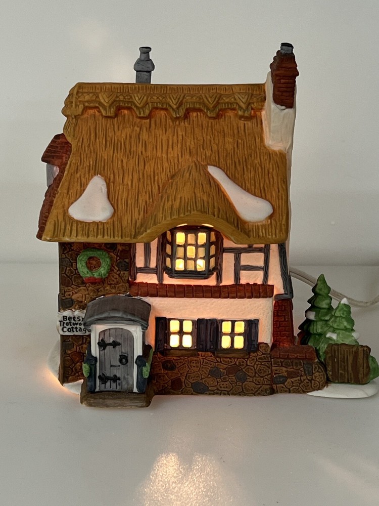 Dept 56 Betsy Trotwood's Cottage Dickens Village Series 1989 With Light