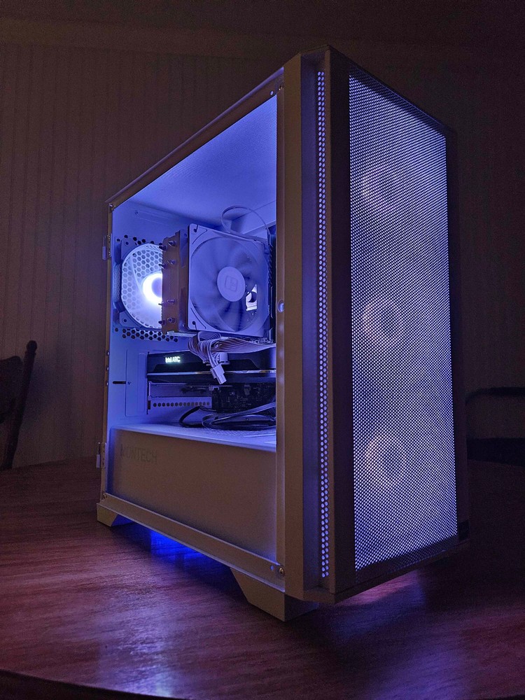 High-Performance White Gaming PC - Ryzen 5 3600, Intel ARC A750, 16GB RAM, 512GB SSD+HDD