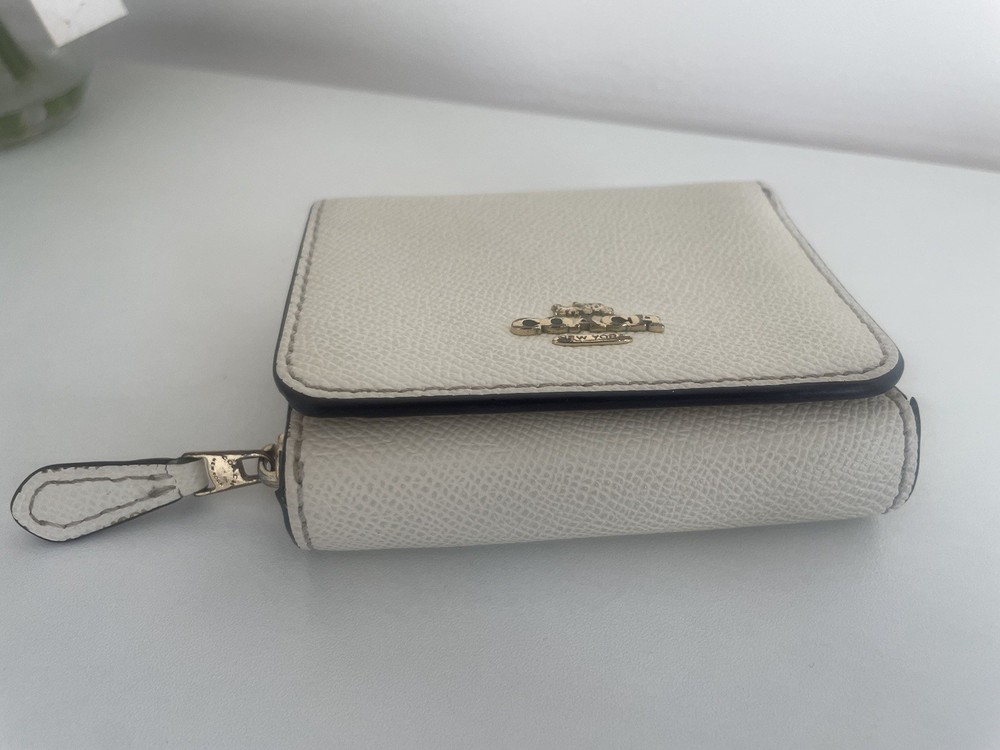 Coach Small Trifold Small Wallet In Chalk Colour