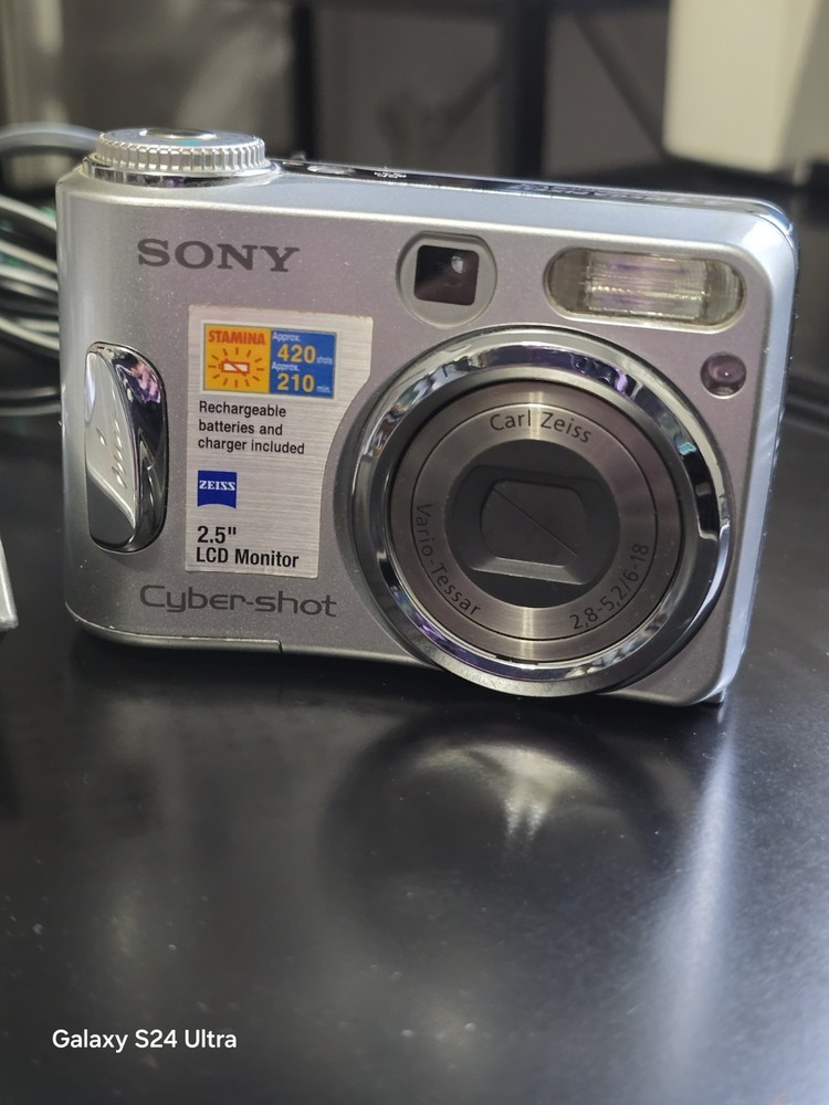 Sony Cybershot DSC-S90 4.1MP Compact Digital Camera Silver Tested Works