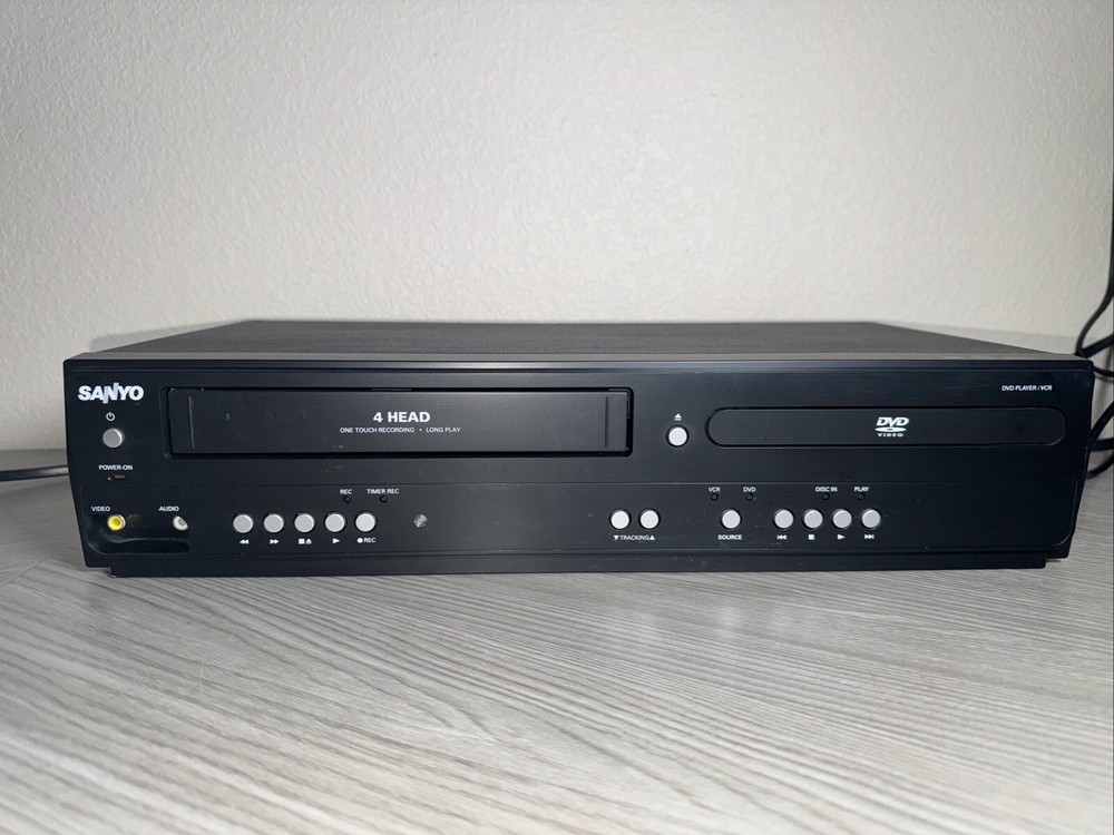 Sanyo DVD Player/VCR Recorder Player Combo FWDV225F No Remote Tested Works