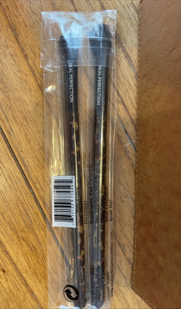 Real Perfection Make Up Brushes Two Crease Blending And Eyeshadow Duo