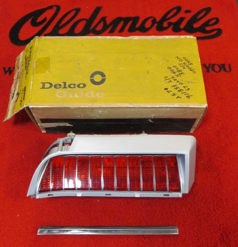 1967 Oldsmobile Delta 88 & Custom NOS GM Drivers Upper Tail Light Assy # 911351