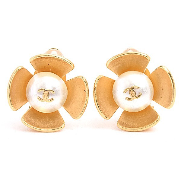 CHANEL 96P Flower Earrings Fake Pearl GP Gold Coco Mark Authentic Box