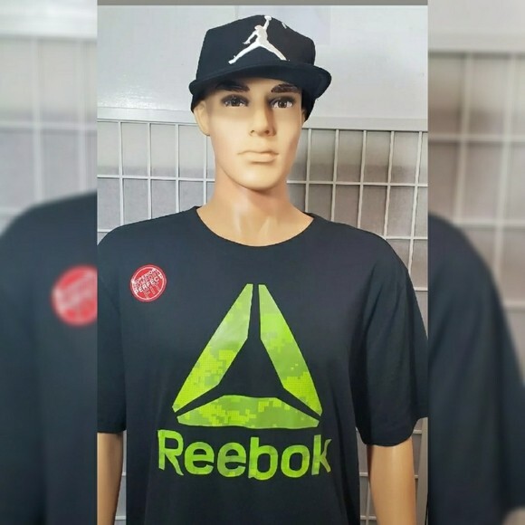 REEBOK SPORT TSHIRT MEN SHORT SLEEVE CREW NECK SIZE XL SPORT  DIGITAL CAMO BLACK