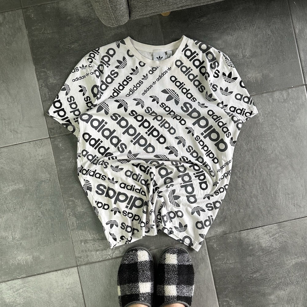 Vintage Adidas  T-shirts Logo 00s Y2K USA Style Band Tee Trashed Overprinted