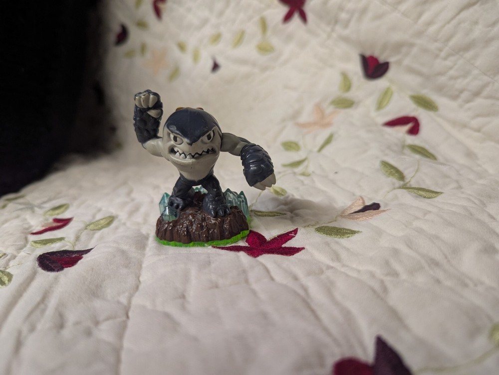 2011 TERRAFIN - Series 1 figure, Skylanders Spyro's Adventure green base